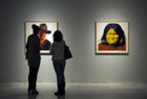 Andy Warhol se pasa <br />por la Casa de la Caridad <br />de Valencia