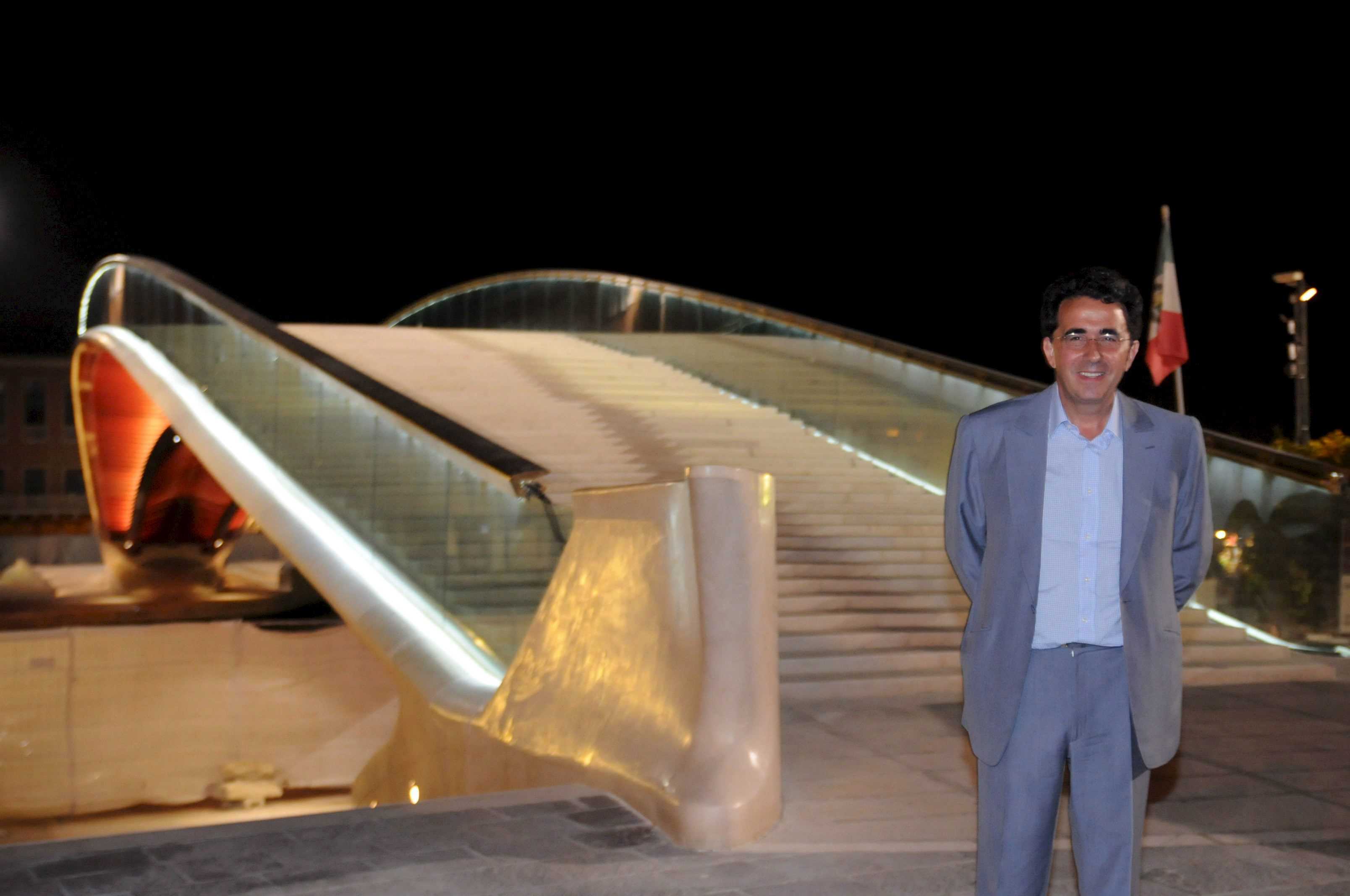 Calatrava, de piedra: Venecia sustituye los peldaños de vidrio de su puente para evitar más caídas