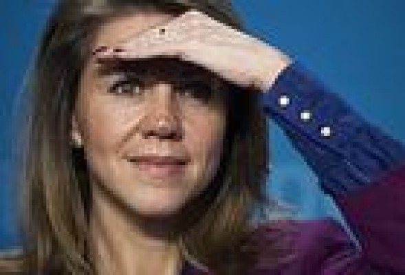 De Cospedal repite el guión que utilizó Camps con los trajes para sacudirse el caso Bárcenas