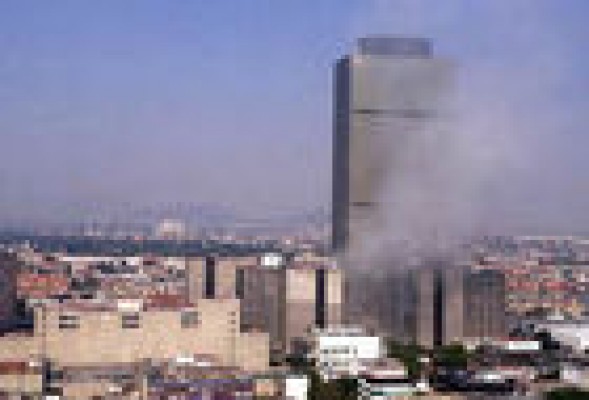 PEMEX <br /><strong>Una explosión causa 25 muertos en la sede de la firma en México DF</strong>