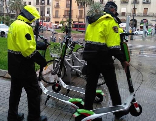 La DGT regulará el uso de patinetes eléctricos y 'segways' en el reglamento de vehículos