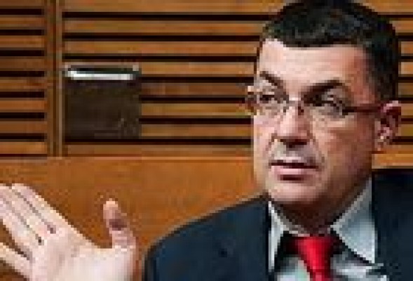 Morera acusa al presidente del Gobierno de negar la evidencia y aplicar 