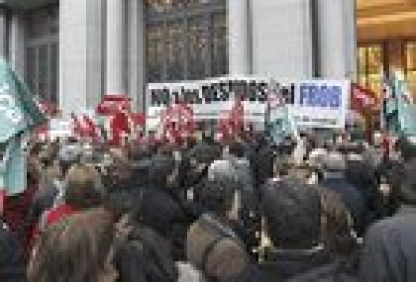 Los sindicatos de Bankia y Banco de Valencia desconvocan la huelga de mañana