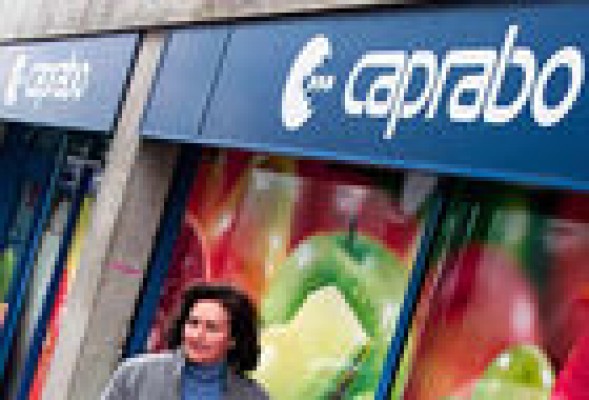 CRISIS<br /><strong>Caprabo quiere despedir a 400 mandos y reducir sueldos</strong>
