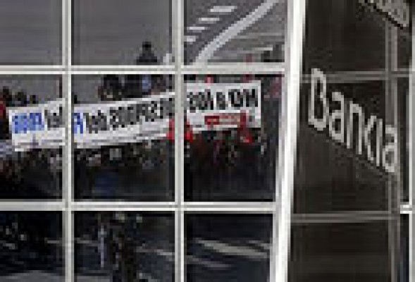 El FROB se salta la reforma laboral para los empleados de su banca