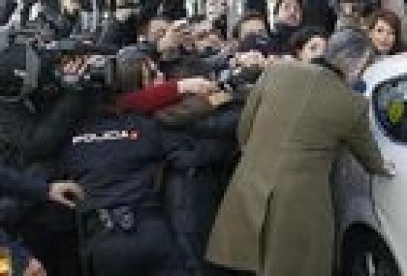 PROTESTAS<br /><strong>El extesorero del PP fue increpado en la calle con gritos de 