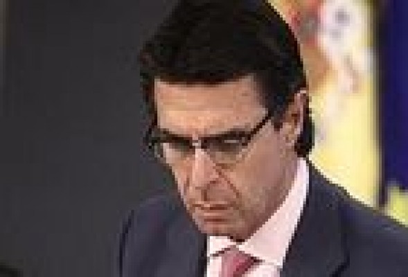 La industria de las renovables acusa al ministro Soria de sacarlas del mercado por la presión del 'lobby eléctrico'