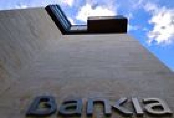 Bankia sustituye la marca Bancaja en la fachada de su sede de Pintor Sorolla