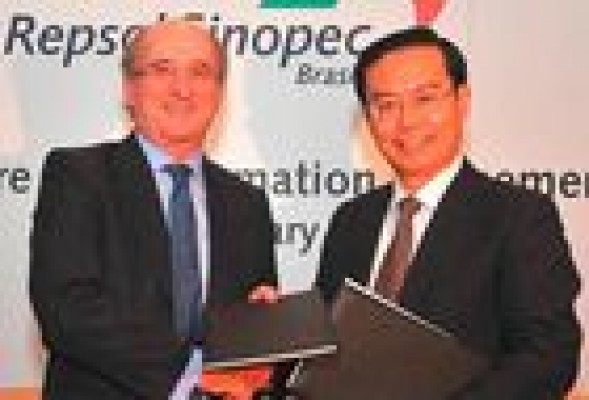 Shell, Gazprom y Sinopec, finalistas en la puja de Repsol por sus activos de GLN