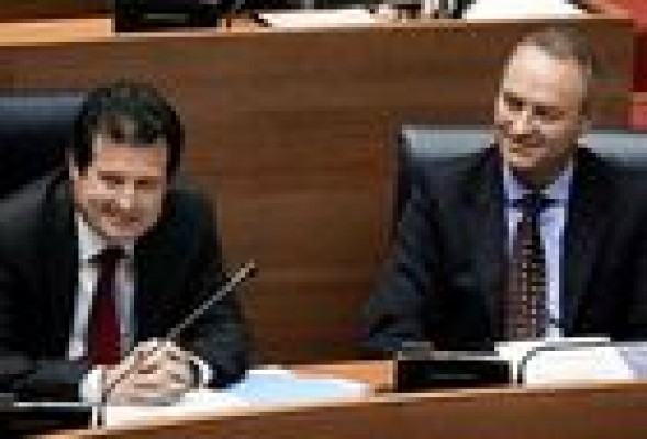 Císcar afirma que agotarán la legislatura frente a las críticas de la oposición por corrupción