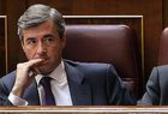 Iberdrola pagó unos 27.000 euros al mes al exministro Ángel Acebes