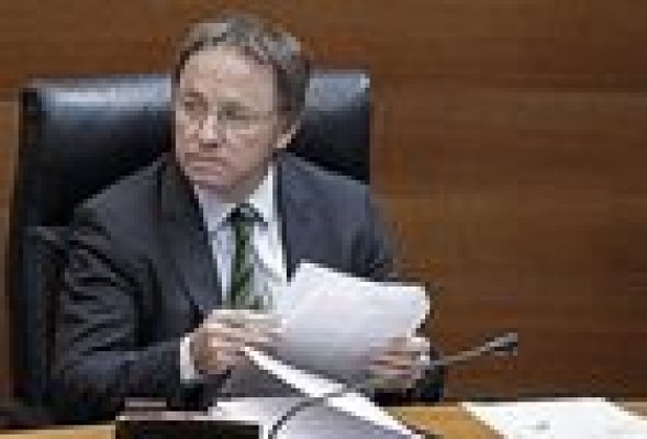 Moragues desvía el tiro a Madrid en su estreno en Les Corts Valencianes