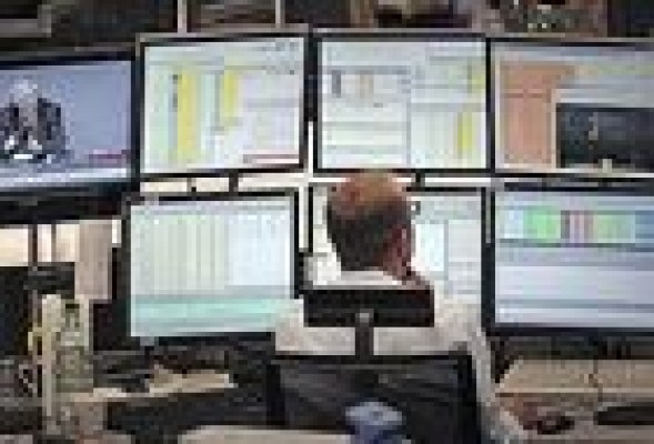 El Ibex acaba bajando un 3,2%, con la prima rozando los 400