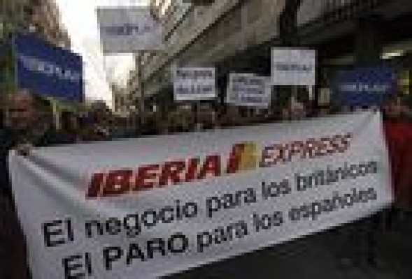 Iberia informa a mitad de la mediación a sus sindicatos de la inaplicación de convenios