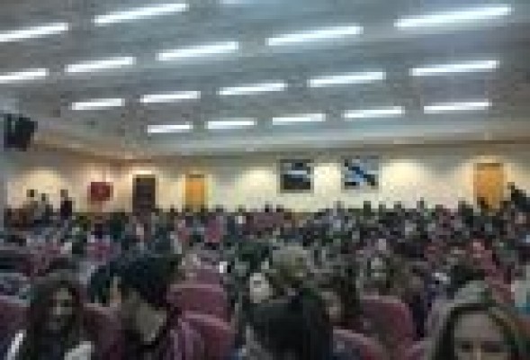 Bancos y constructoras no están bien vistas entre los universitarios