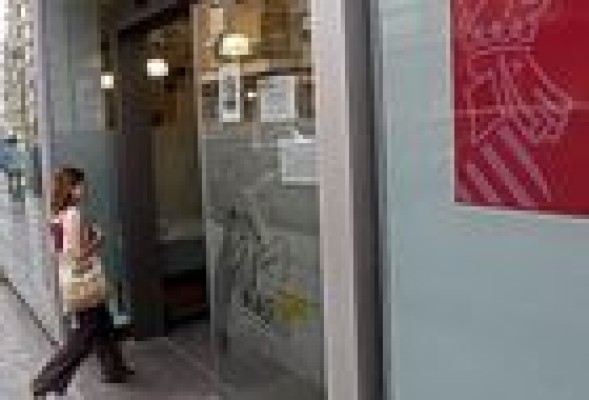 El paro marca un nuevo récord en febrero: cinco millones de inscritos