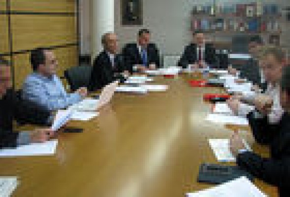 Puig propone un pacto y pregunta a Fabra por el acuerdo que prometió en Navidad