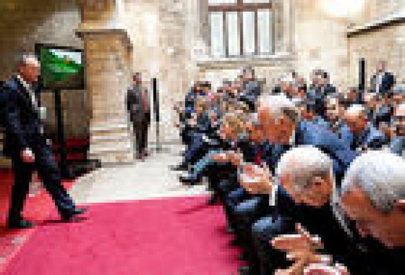 Los fragmentos del desastre en la X muestra del fotoperiodismo valenciano
