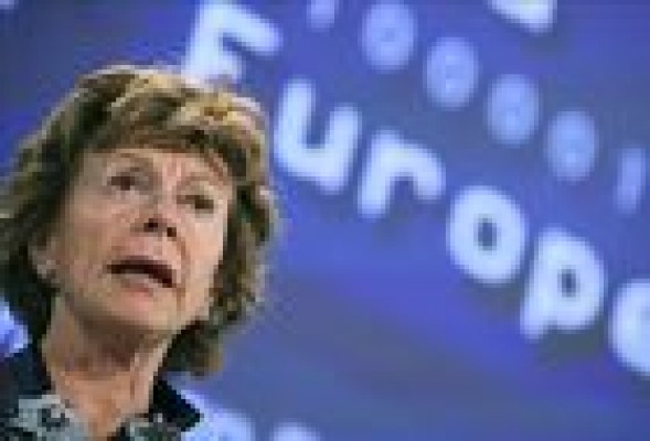 Bruselas se impone al Gobierno y a Telefónica salvando la independencia de la CMT en la nueva CNMC