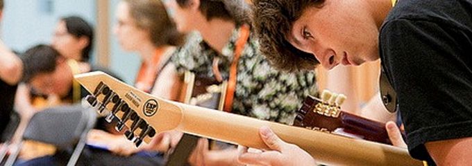 <strong>ESTE FIN DE SEMANA, EN<br />   VALENCIAPLAZA.COM</strong><br /><br /><em>· <strong>Berklee</strong> <br />Un lugar que sí pone a VLC en el mapa (del conocimiento)</em><br />Por VICENT MOLINS <