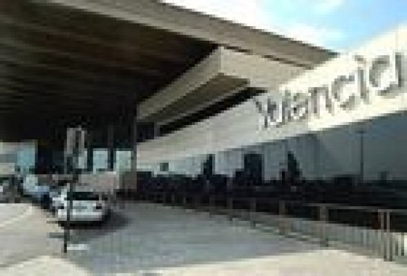 Un total de 22 vuelos cancelados en Manises y El Altet en una nueva jornada de paros de trabajadores de Iberia