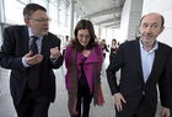 Rubalcaba plantea en Valencia un pulso a la Unión Europea