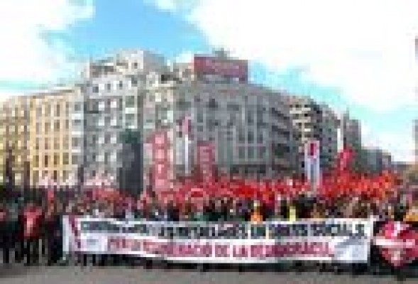 Multitudinaria manifestación en Valencia contra el paro y los recortes