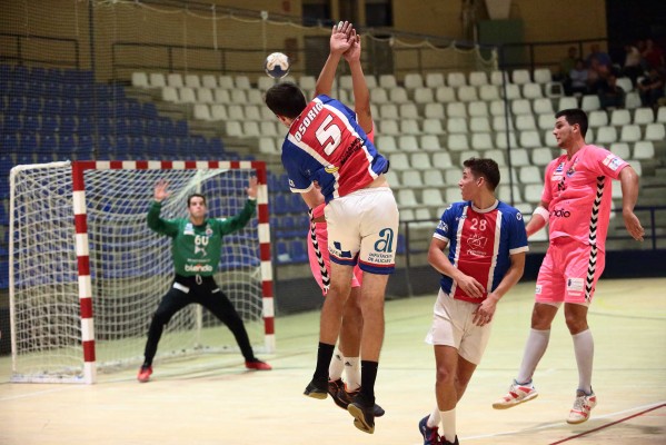Agustinos hace historia y suspira por un derbi