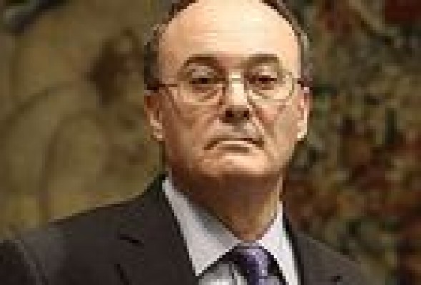 BANCO DE ESPAÑA<br /><strong>Linde pide que se adapten los sueldos de los directivos de la banca</strong>