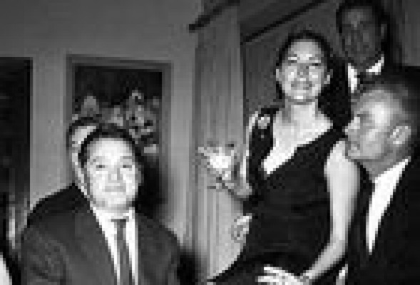 Los mitos de una España en blanco y negro reviven en el Centro del Carmen con las fotos de Canito