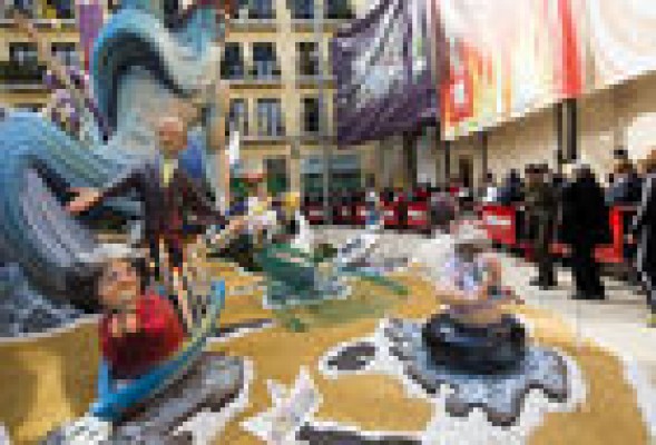 La corrupción, los recortes y el descontento social centran la crítica de las fallas 2013
