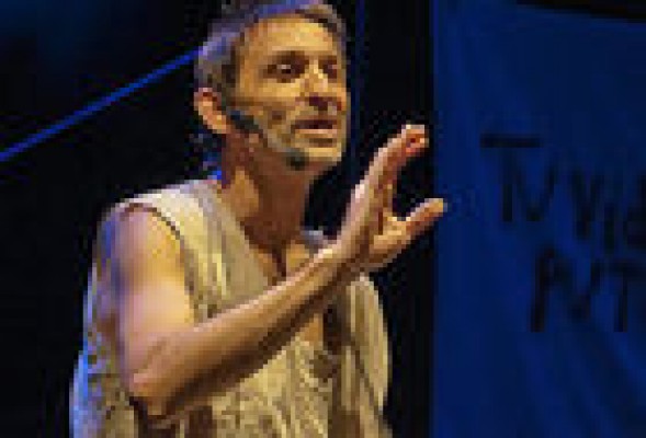 Albert Pla protagoniza su propia 'Manifestación' en el Teatro Talia