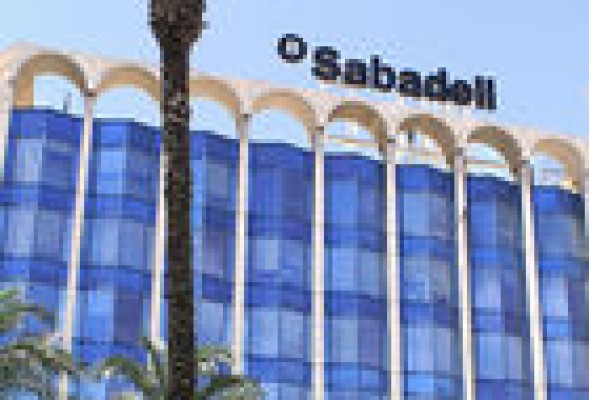 Sabadell logra reducir la plantilla de CAM en 1.250 empleados sin despidos