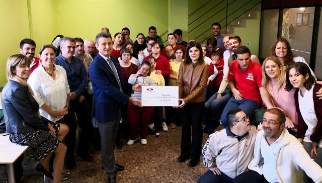 Anecoop Bodegas confía de nuevo la 'Etiqueta Solidaria' de su tinto Hacienda Uvanis a Sercoval