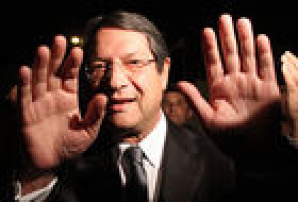 REAPERTURA<br /><strong>El Gobierno avisa que la banca sí restringirá los movimientos</strong>