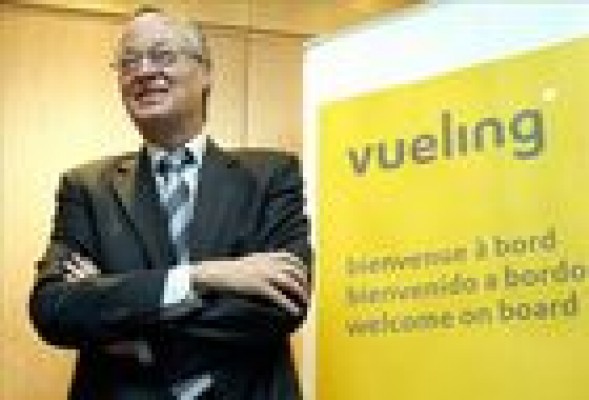 IAG mejora su oferta por Vueling desde 7 a 9,25 euros