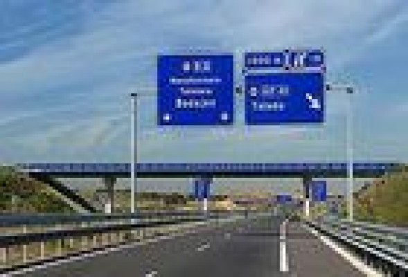 La banca aceptaría quitas del 55% de las autopistas y pondría 1.200 millones para expropiaciones