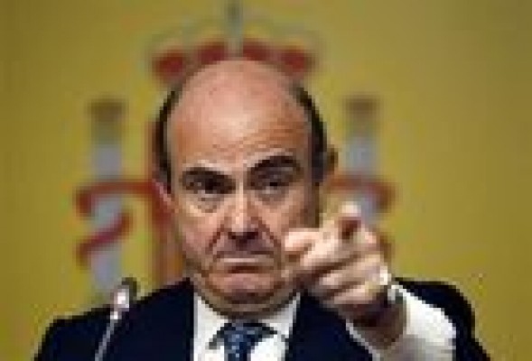 De Guindos cifra entre cinco y seis décimas la caída del PIB en el primer trimestre