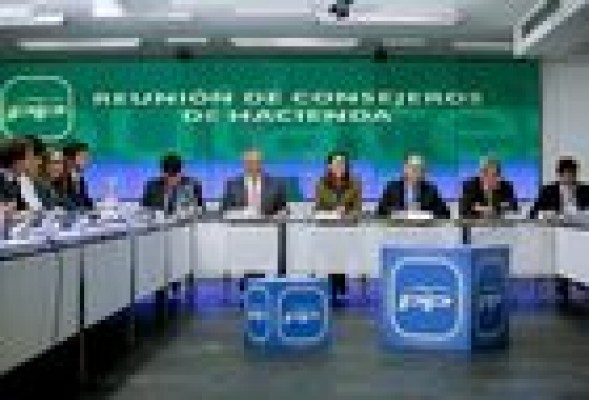 Moragues redobla ante Cospedal el 'nuevo' talante reivindicativo de Fabra