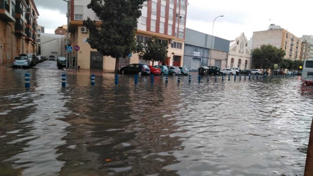 Vecinos realojados, rescates de atrapados y los colegios cerrados al paso del temporal de lluvias
