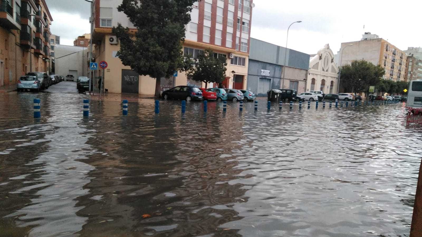 Vecinos realojados, rescates de atrapados y los colegios cerrados al paso del temporal de lluvias