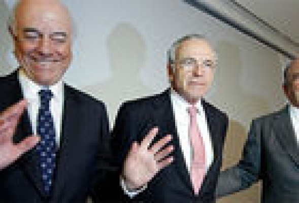 Guindos reconoce que Ministerio, Banco de España y Bankia buscaron soluciones para la entidad