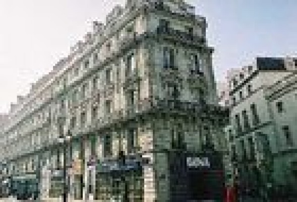 BBVA sigue optimizando su cartera inmobiliaria: vende su sede en París por 32 millones