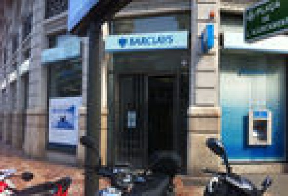 Barclays, con los muebles a otra calle