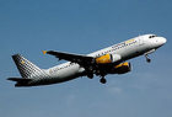 Los accionistas de Vueling aceptan la OPA de IAG a un precio de 9,25 euros por acción