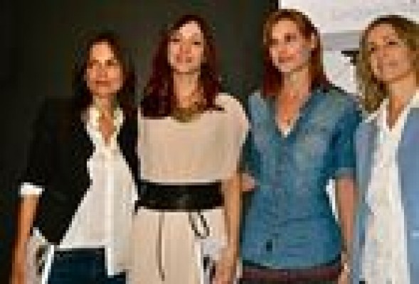 Elena Anaya y la cantante Conchita presentan la nueva novela de la escritora Isabel Garzo