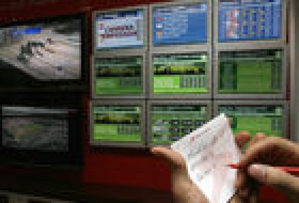 <em>La ley del juego online: tarde y mal</em>