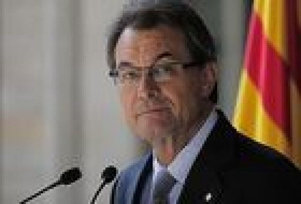 Madrid y Barcelona tienden puentes para frenar el enfrentamiento