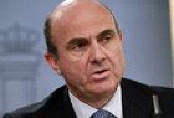 De Guindos dice que la reforma laboral creará empleo sin crecer tanto
