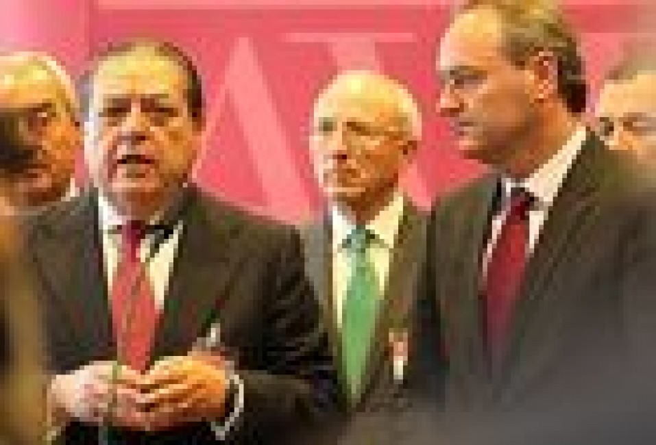 El presidente Alberto Fabra, durante su visita a la última asamblea de la organización empresarial AVE - 